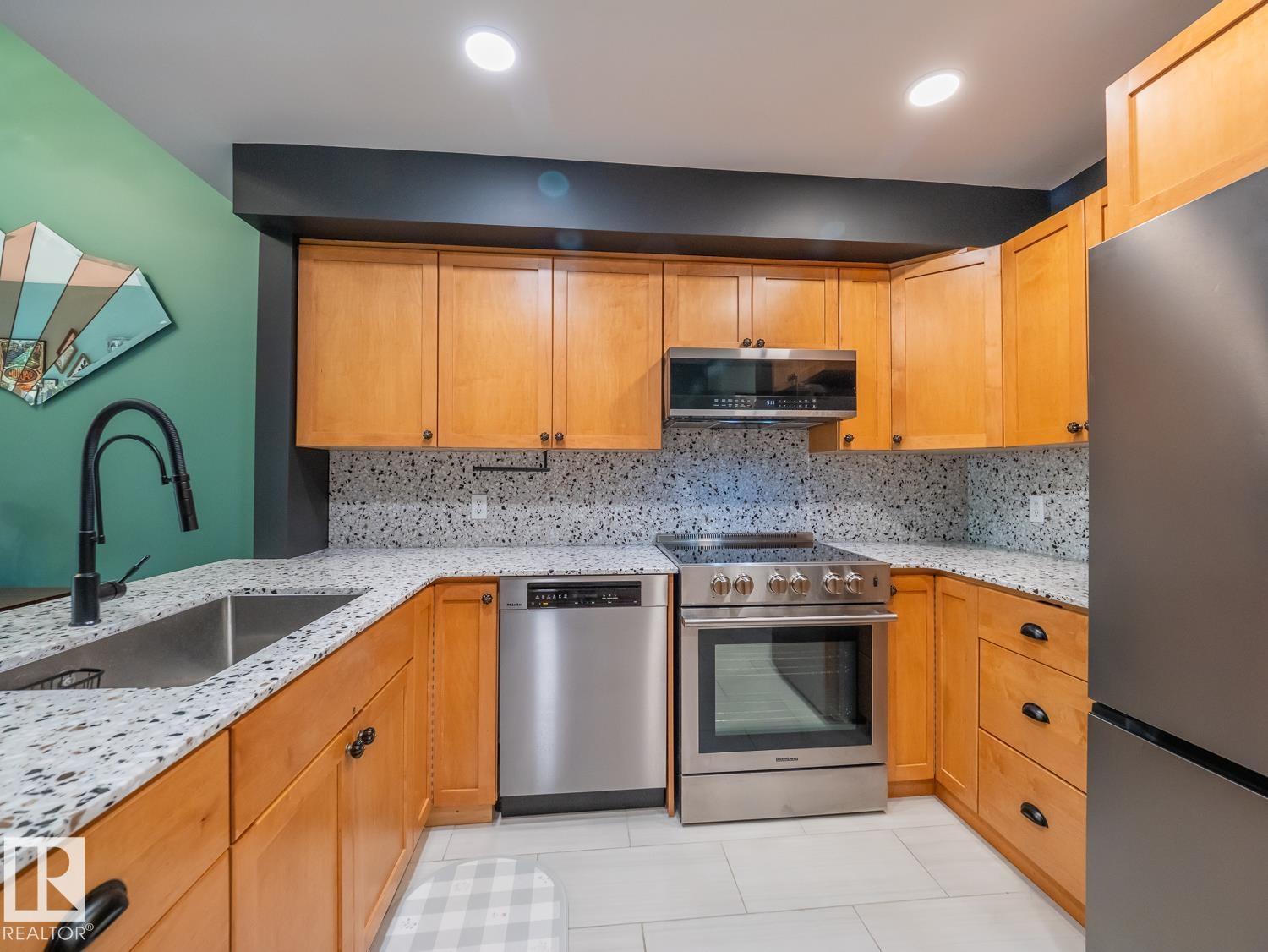 11116 83 AV NW - 8