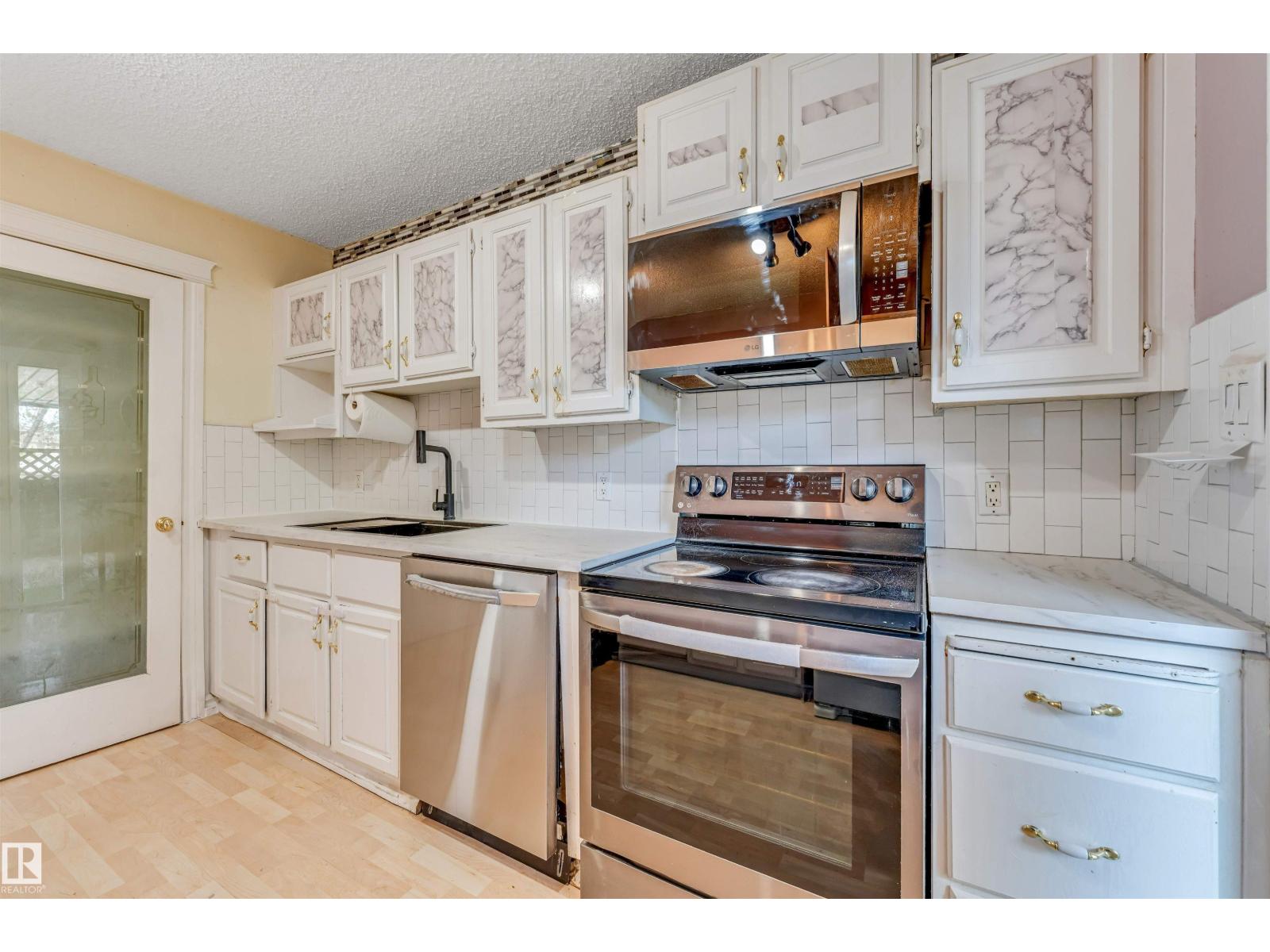 645 MILLBOURNE RD NW - 20