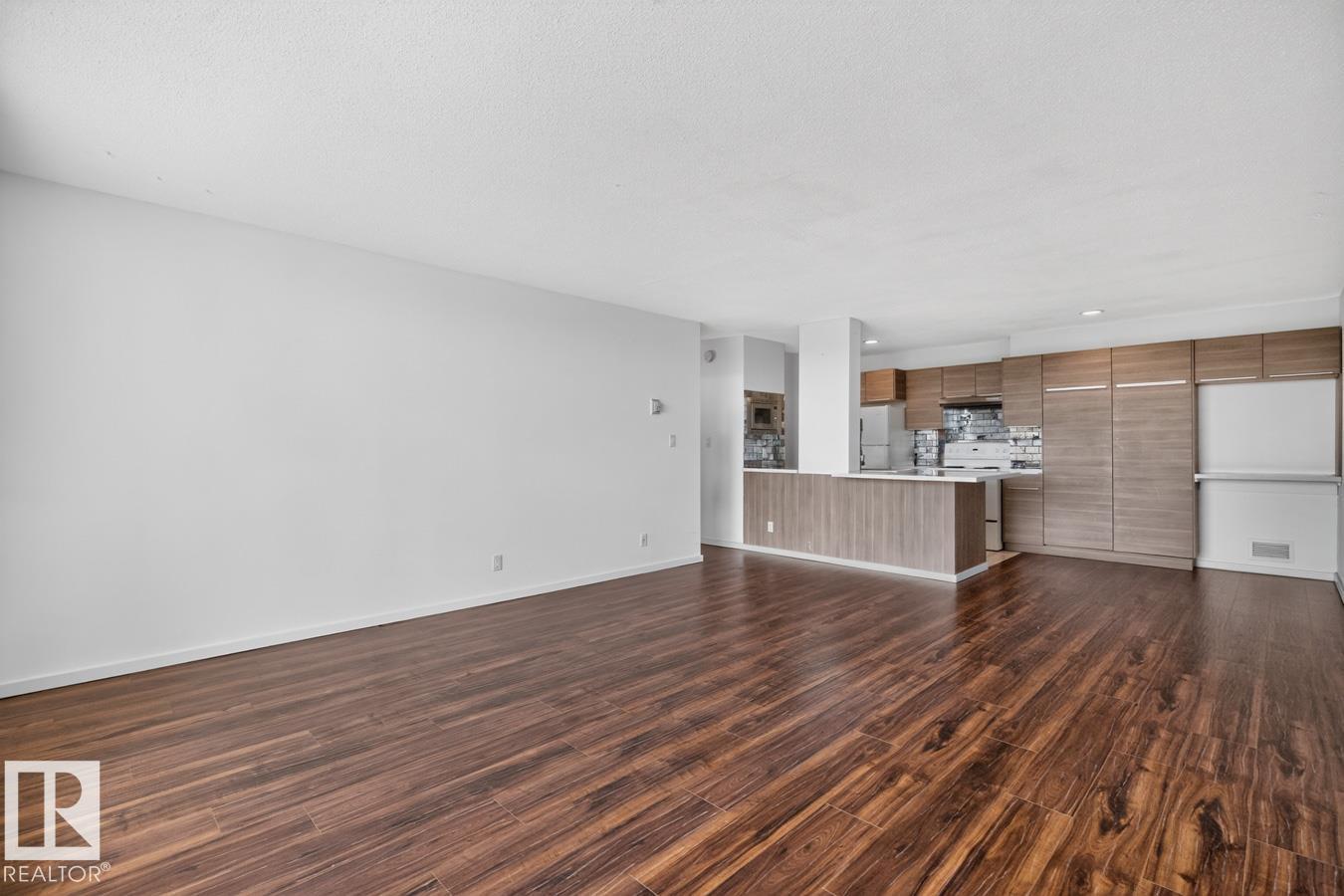 #205 11307 99 AV NW - 18