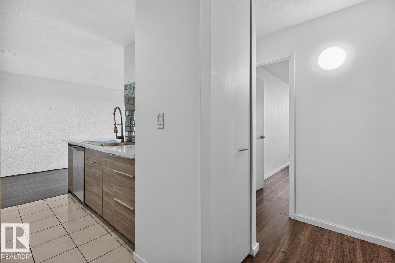 #205 11307 99 AV NW - 29