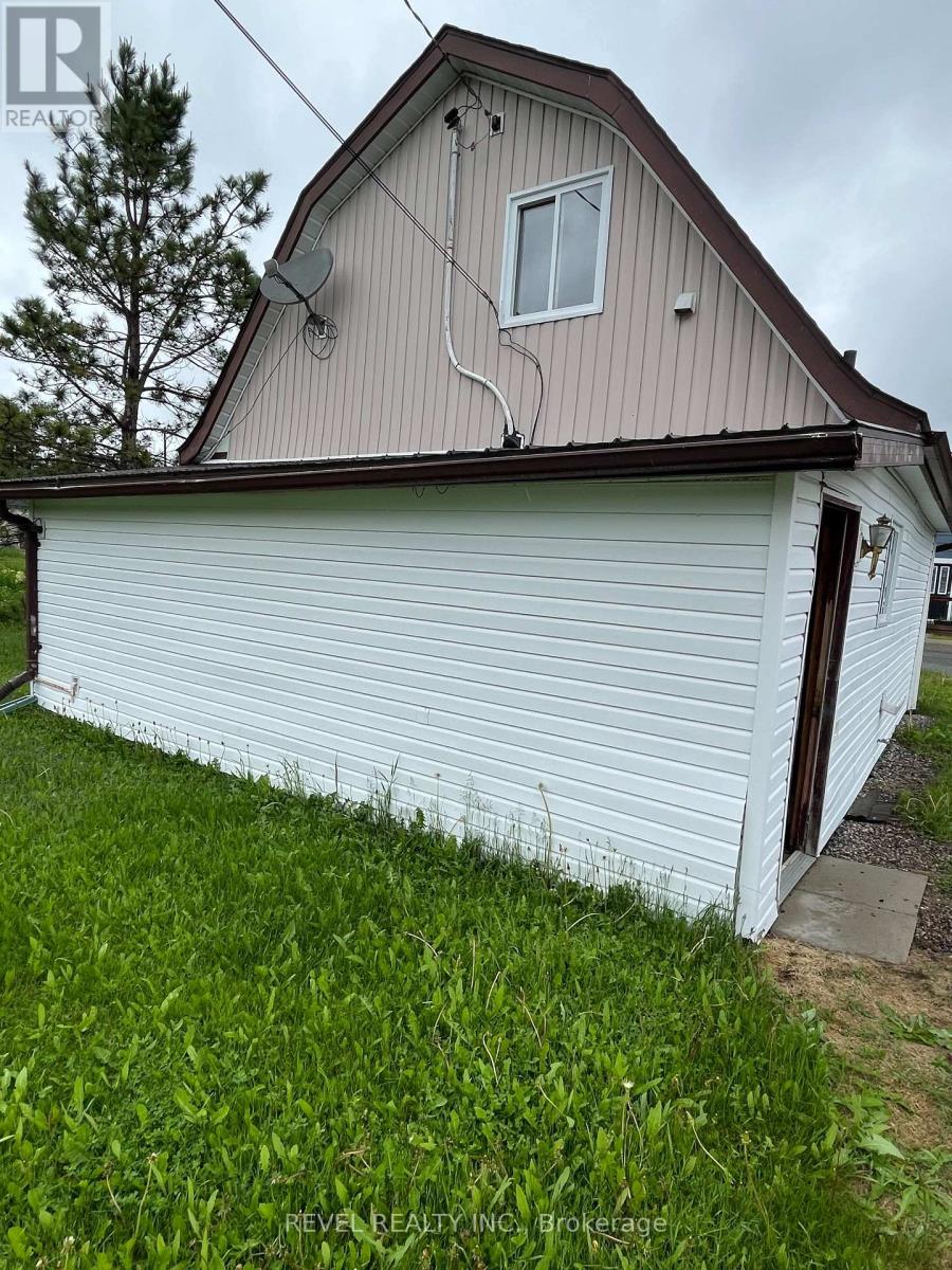 711 VICTORIA ROAD - 5