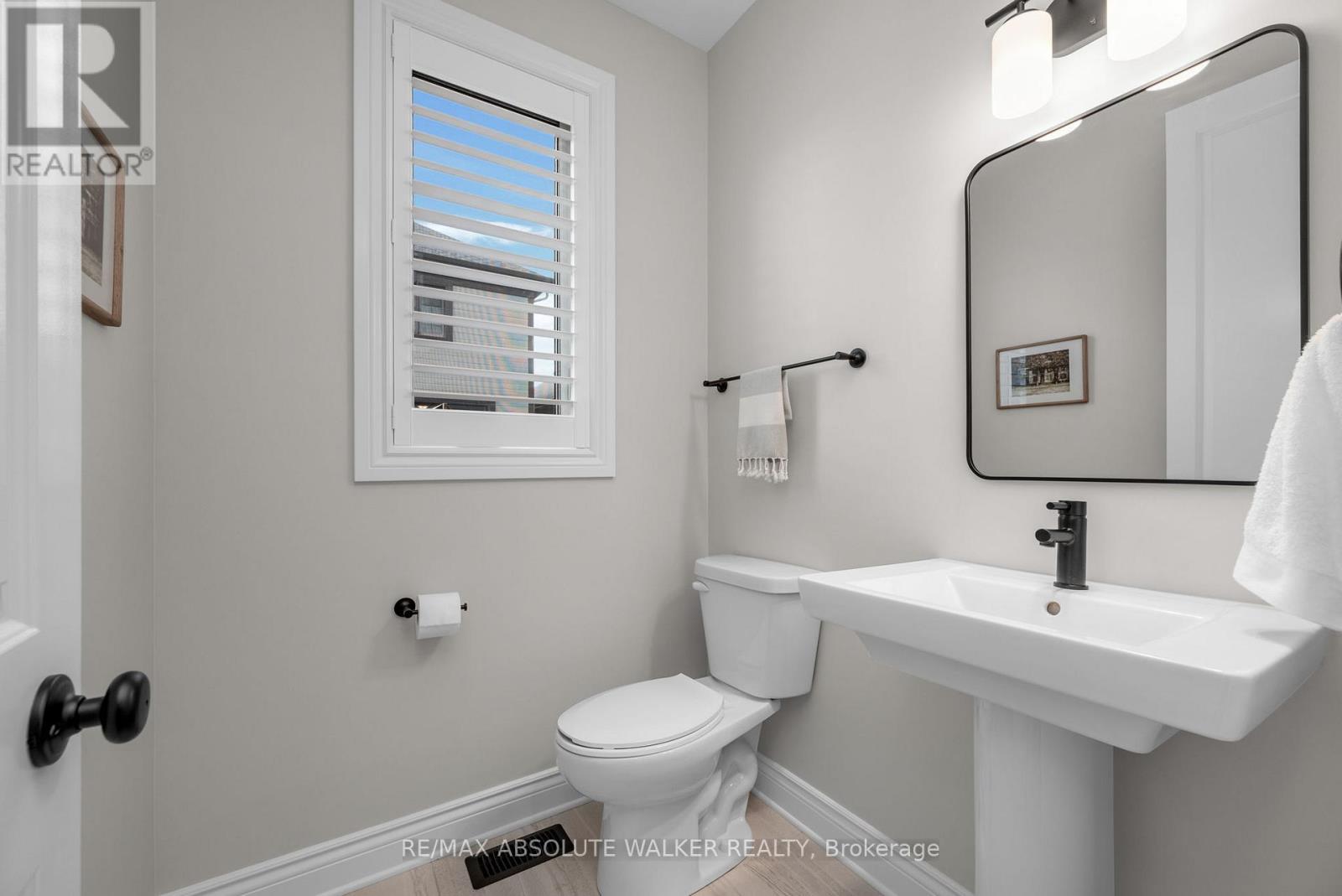 4 Bed, 3 Bath House for Sale in Ottawa – 902 PERCIVAL CRESCENT, Ottawa – MLS# X13487892 - Image 26