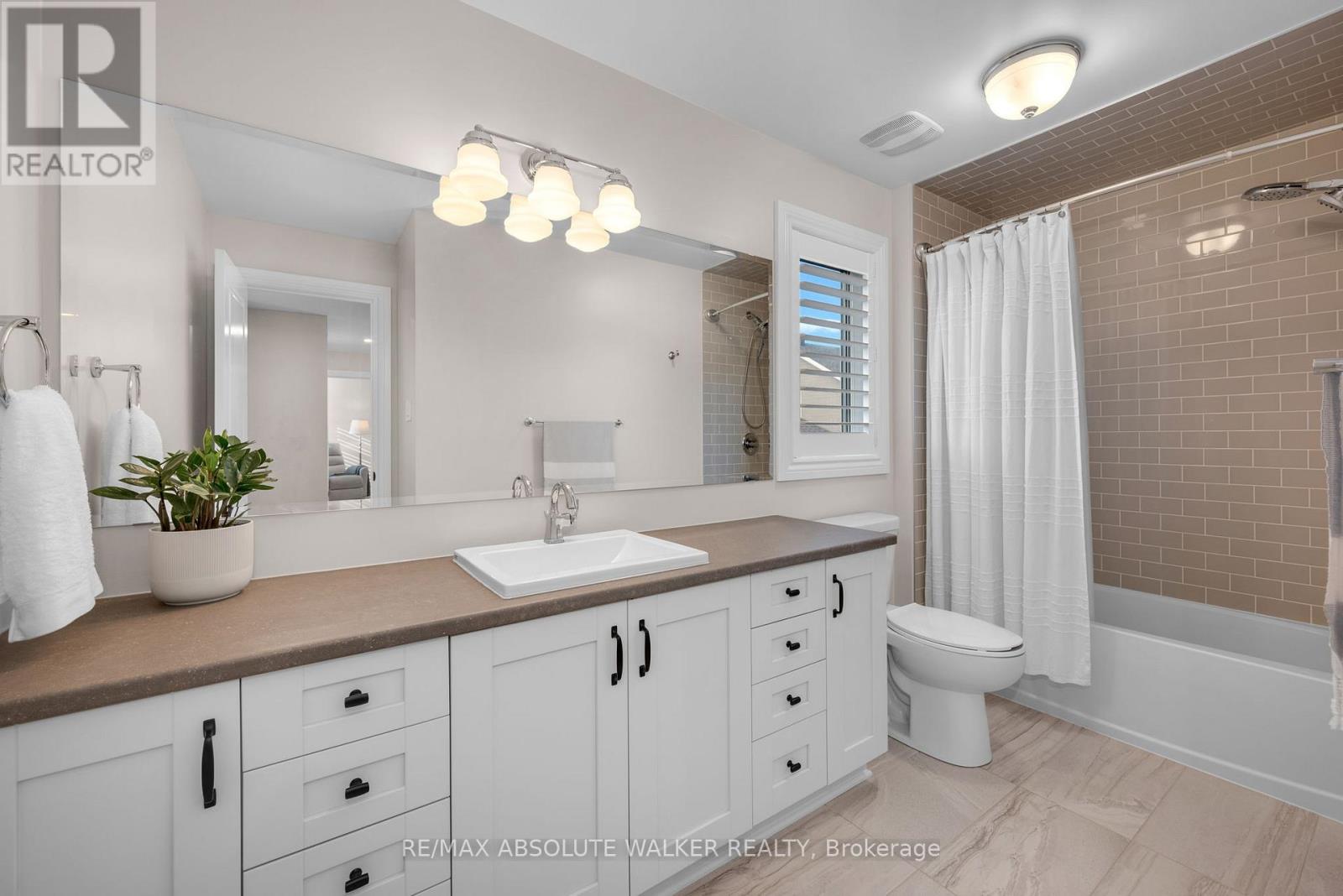 4 Bed, 3 Bath House for Sale in Ottawa – 902 PERCIVAL CRESCENT, Ottawa – MLS# X13487892 - Image 44