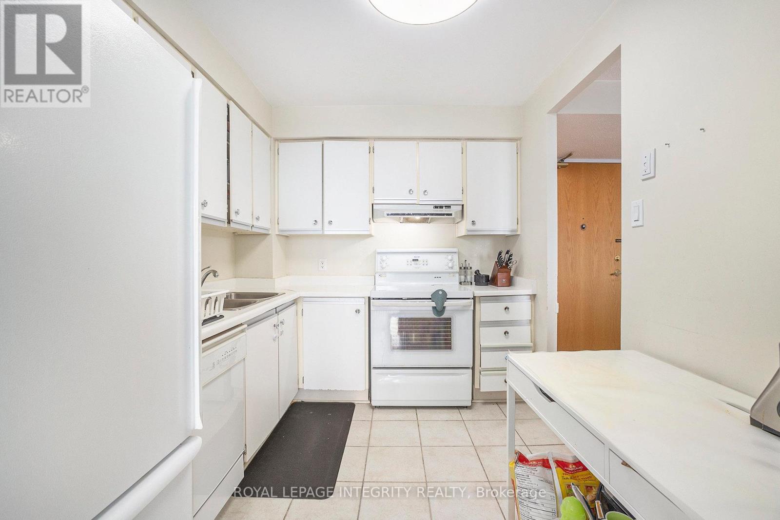 2 Bed, 2 Bath House for Sale in Ottawa – 1608 – 2871 RICHMOND ROAD, Ottawa – MLS# X13488108 - Image 15