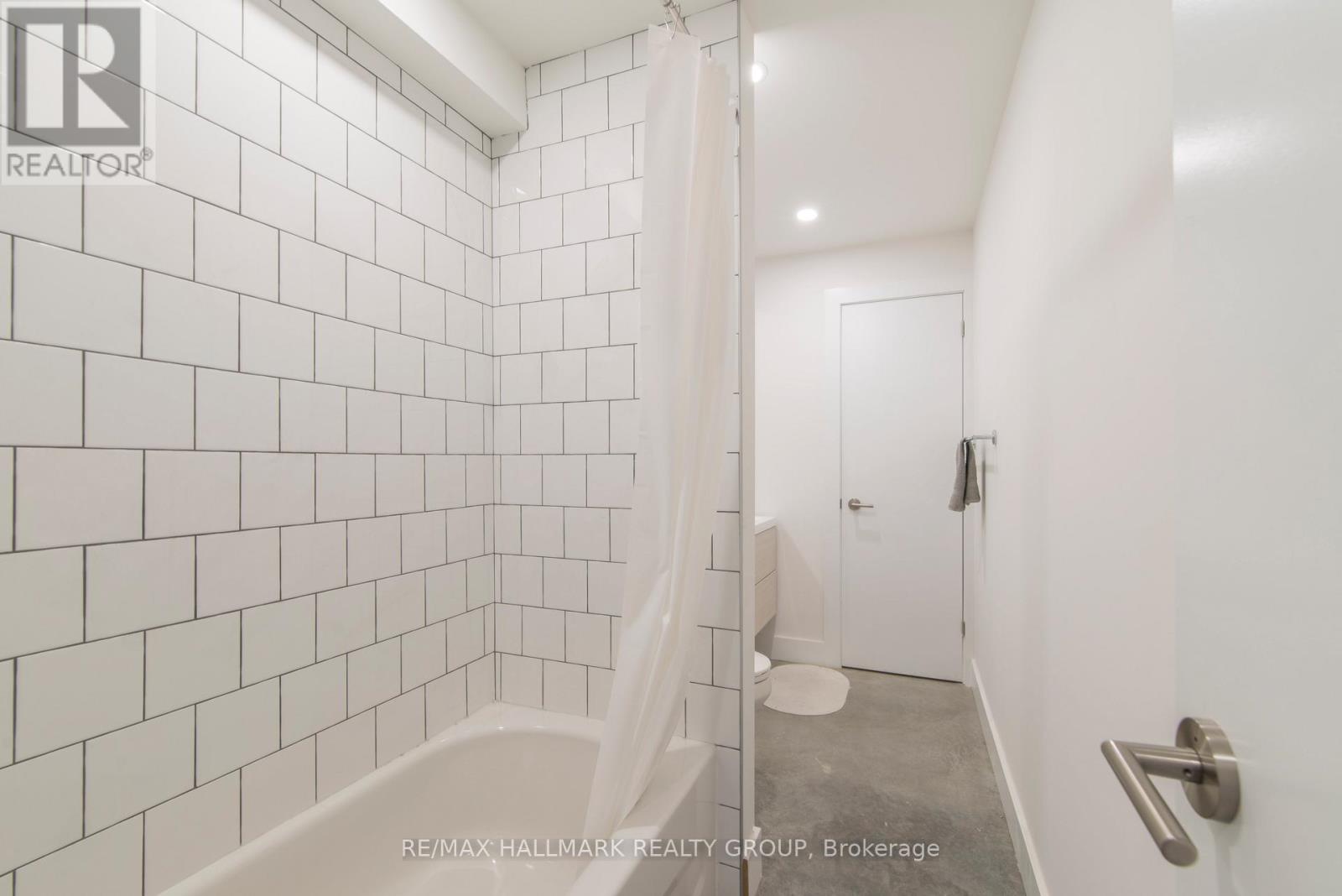 6 Bed, 2 Bath House for Rent in Ottawa – LOWER – 49 CHIPPEWA AVENUE, Ottawa – MLS# X13488268 - Image 10