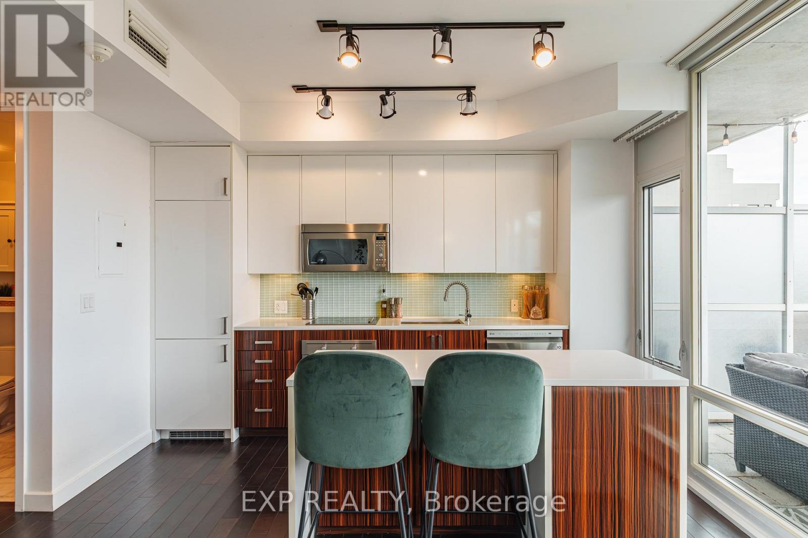 #308 201 PARKDALE AVENUE - 6