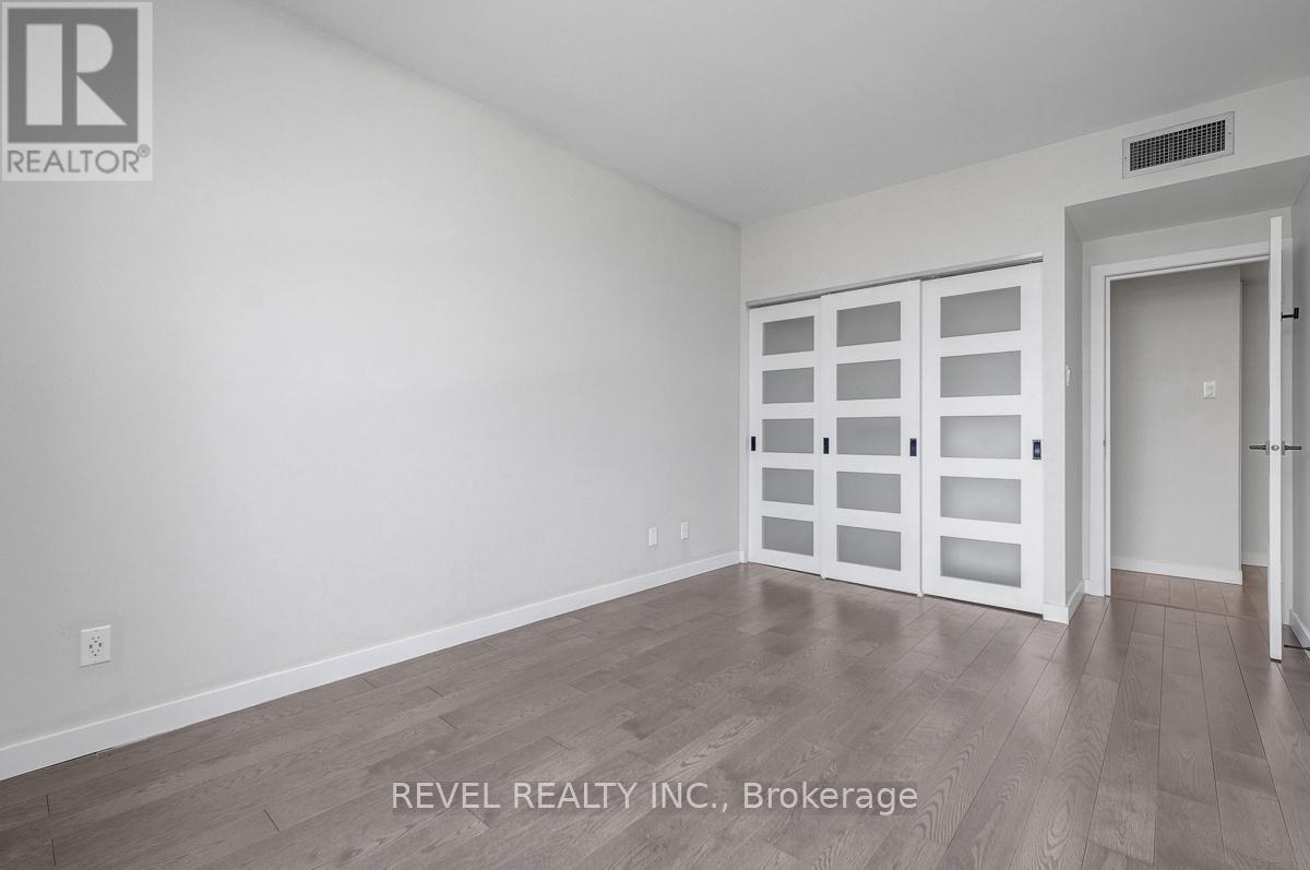 #2101 556 LAURIER AVENUE W - 14
