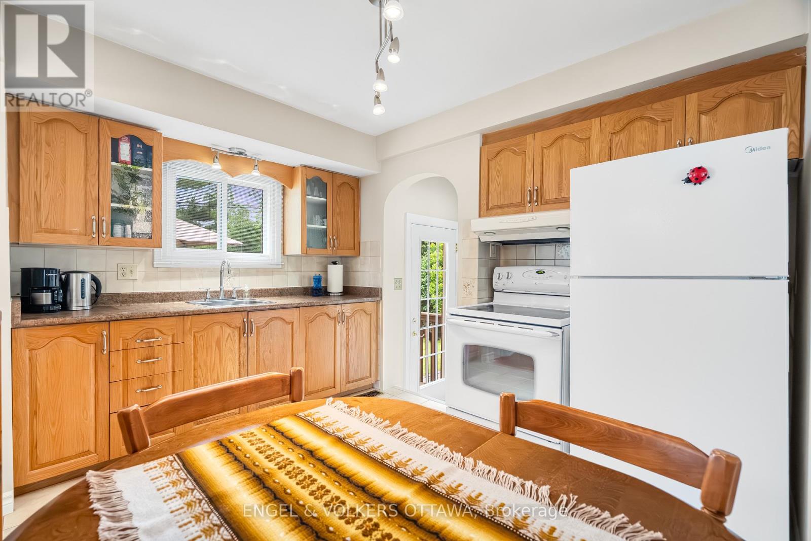 5 Bed, 2 Bath House for Sale in Ottawa – 709 PLEASANT PARK ROAD, Ottawa – MLS# X13488642 - Image 10