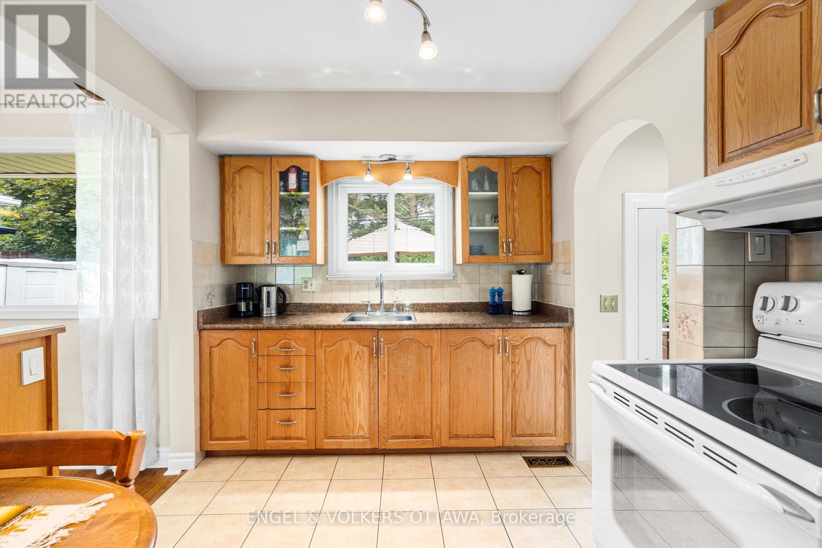 5 Bed, 2 Bath House for Sale in Ottawa – 709 PLEASANT PARK ROAD, Ottawa – MLS# X13488642 - Image 13
