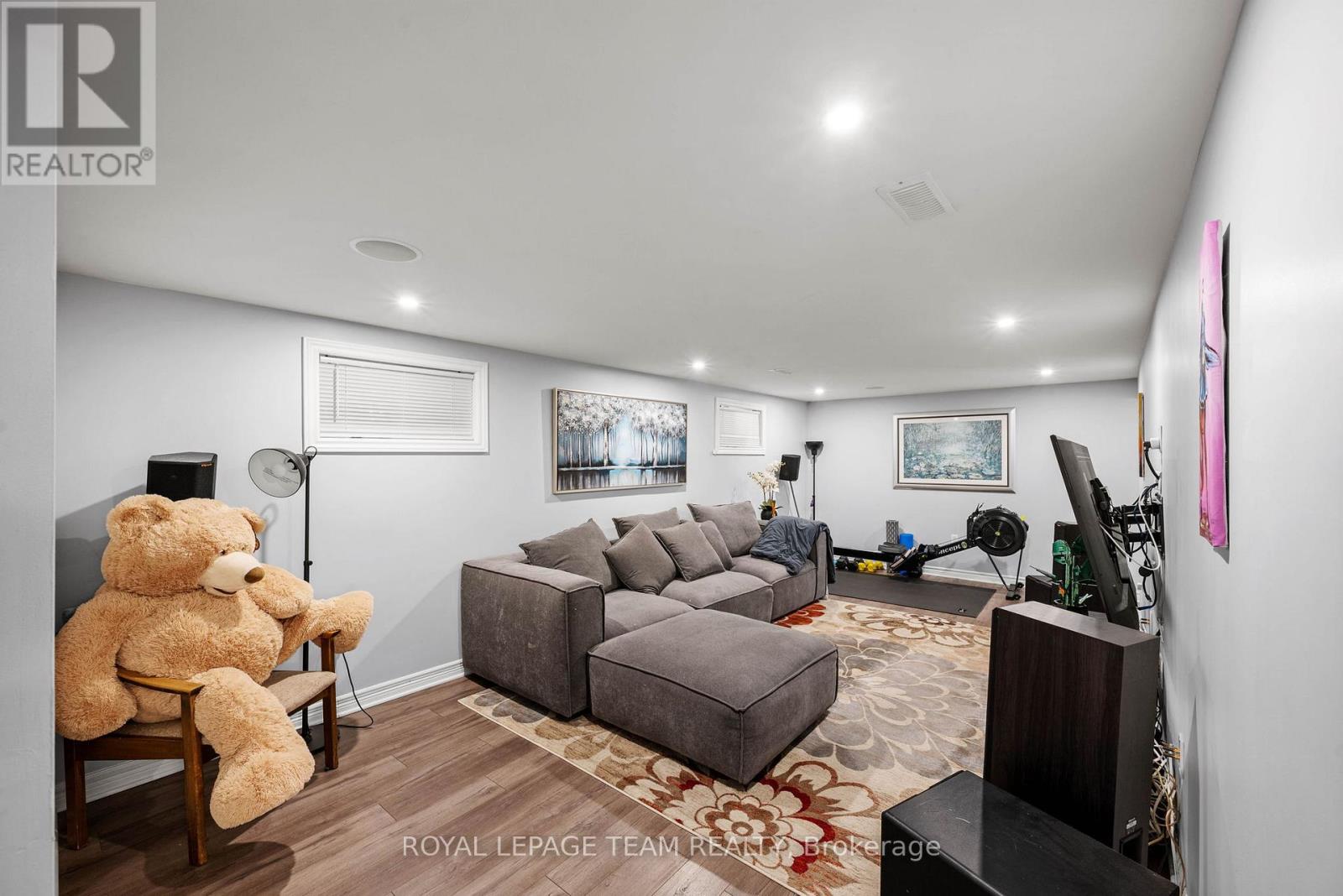 3 Bed, 2 Bath House for Sale in Ottawa – 879 PLEASANT PARK ROAD, Ottawa – MLS# X13488652 - Image 25