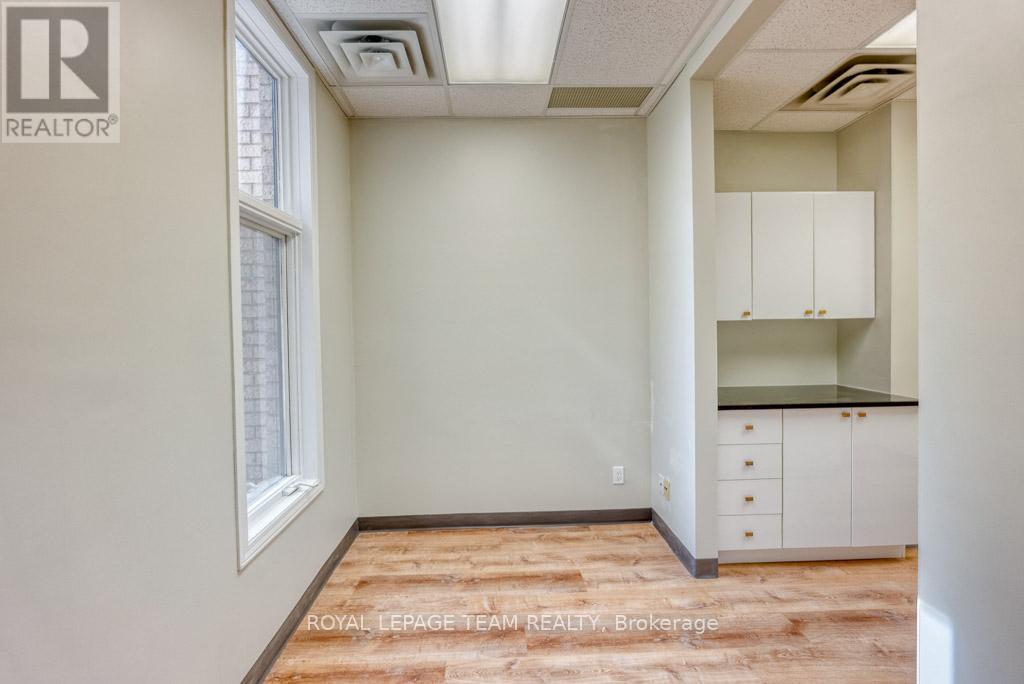 Office for Sale in Ottawa – 84 CENTREPOINTE DRIVE, Ottawa – MLS# X13488838 - Image 15