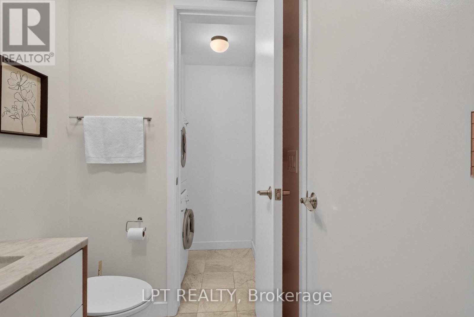 #1004 201 PARKDALE AVENUE - 23