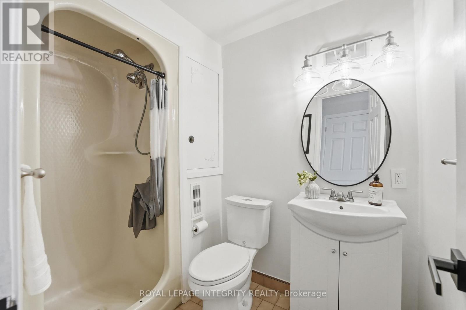 3 Bed, 2 Bath House for Sale in Ottawa – 6 WOODVIEW CRESCENT, Ottawa – MLS# X13489264 - Image 22