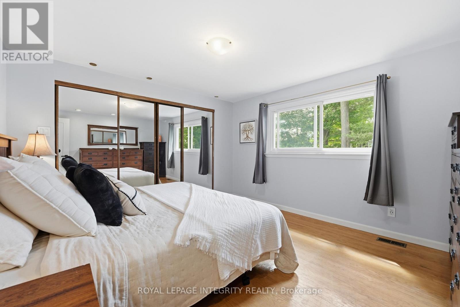 3 Bed, 2 Bath House for Sale in Ottawa – 6 WOODVIEW CRESCENT, Ottawa – MLS# X13489264 - Image 23