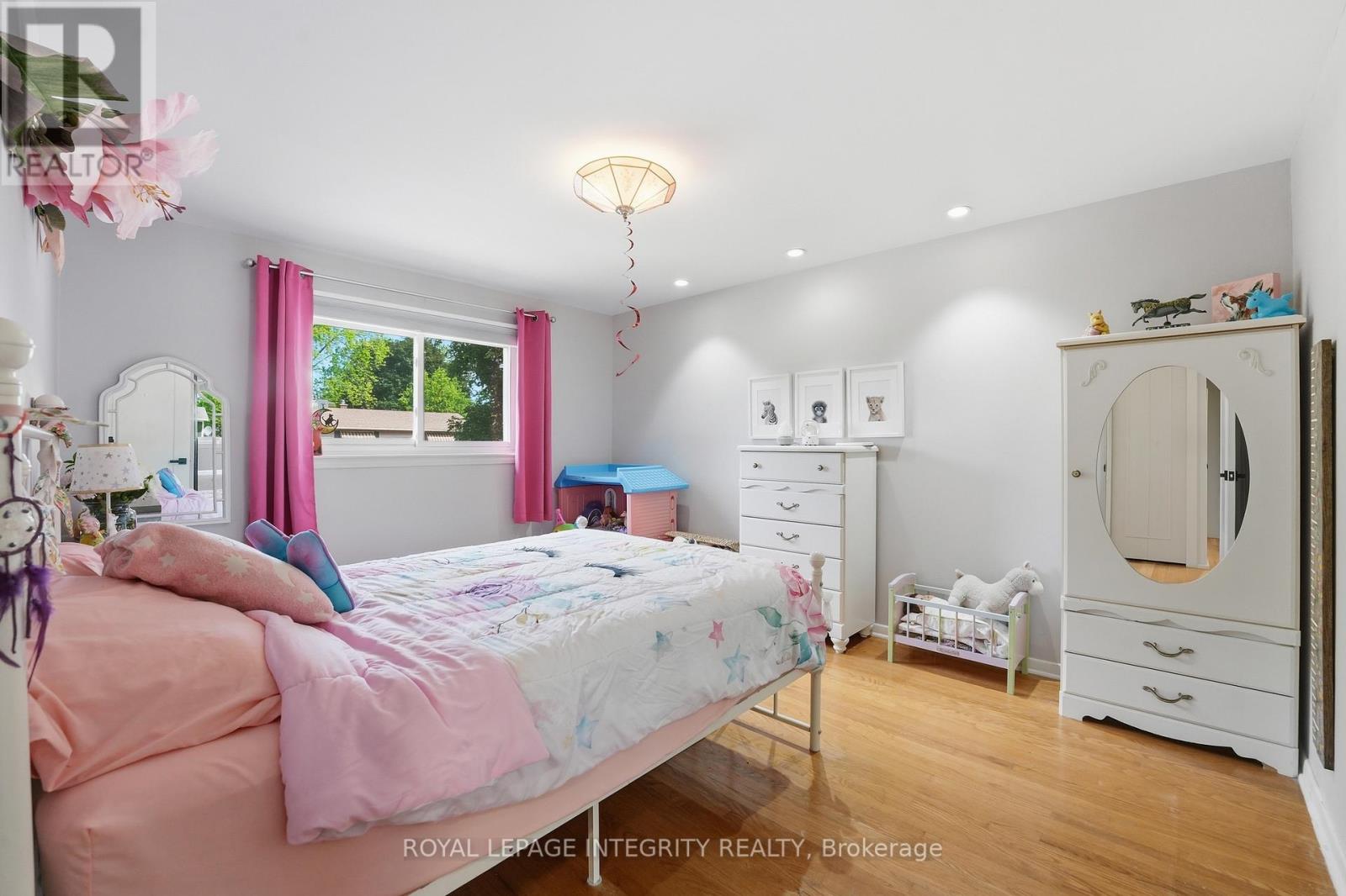 3 Bed, 2 Bath House for Sale in Ottawa – 6 WOODVIEW CRESCENT, Ottawa – MLS# X13489264 - Image 26