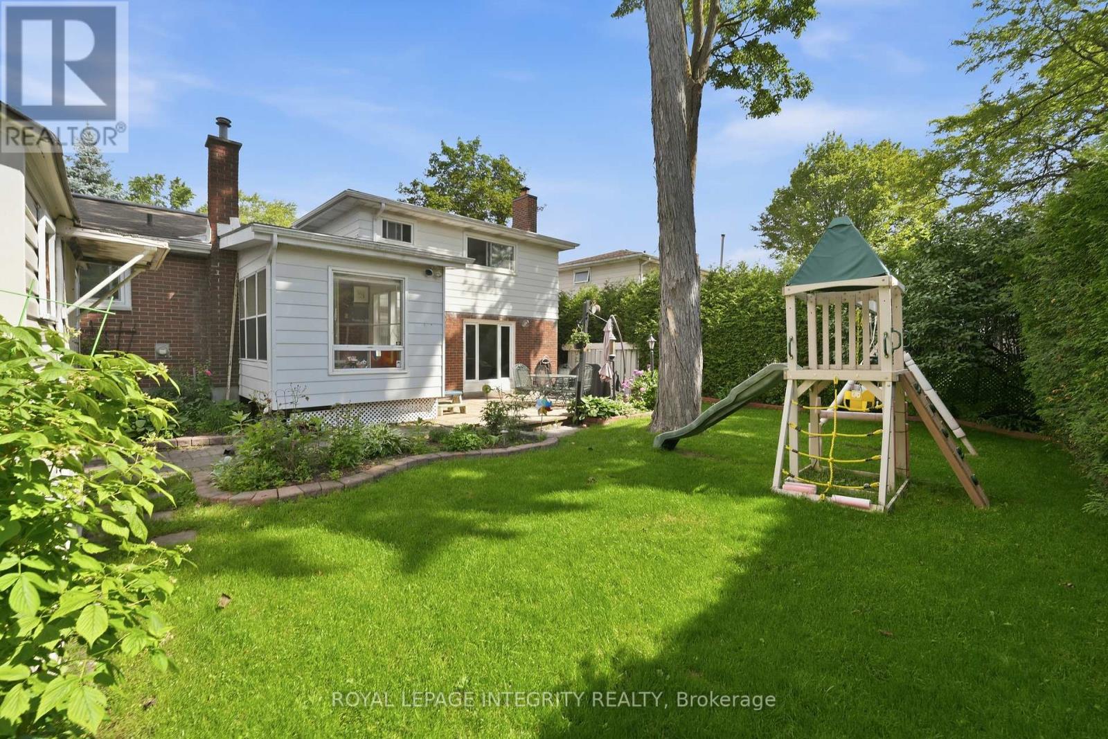 3 Bed, 2 Bath House for Sale in Ottawa – 6 WOODVIEW CRESCENT, Ottawa – MLS# X13489264 - Image 37