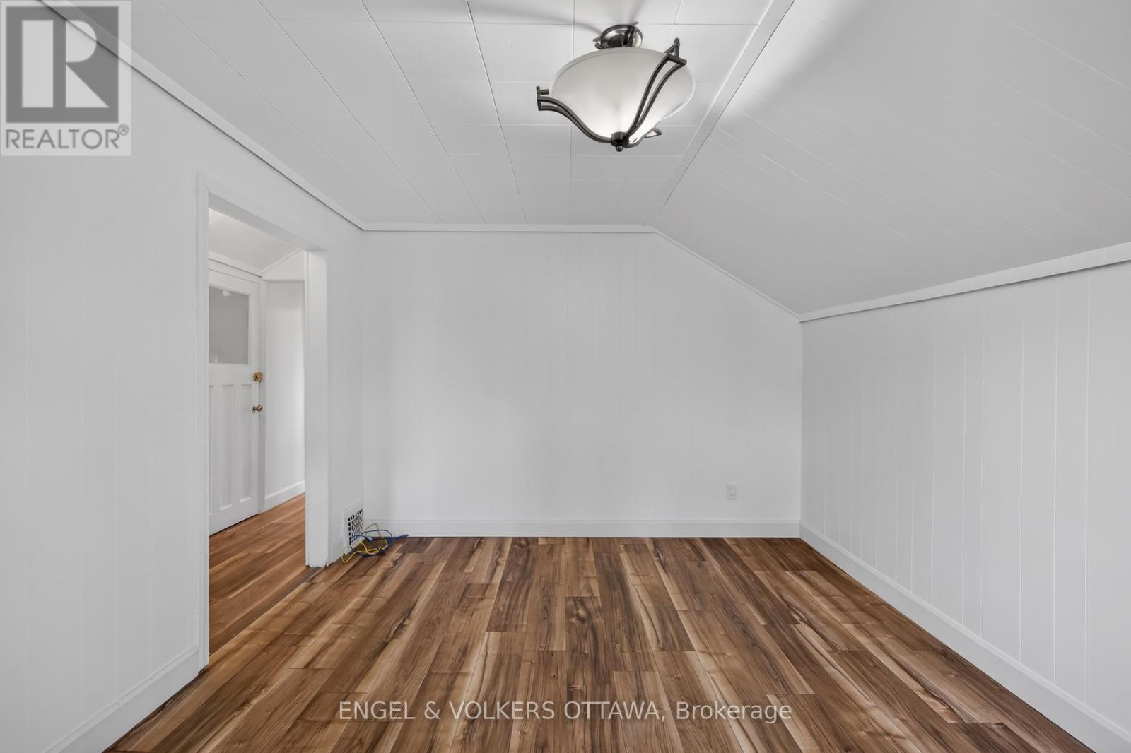 267 GRANVILLE STREET - 25