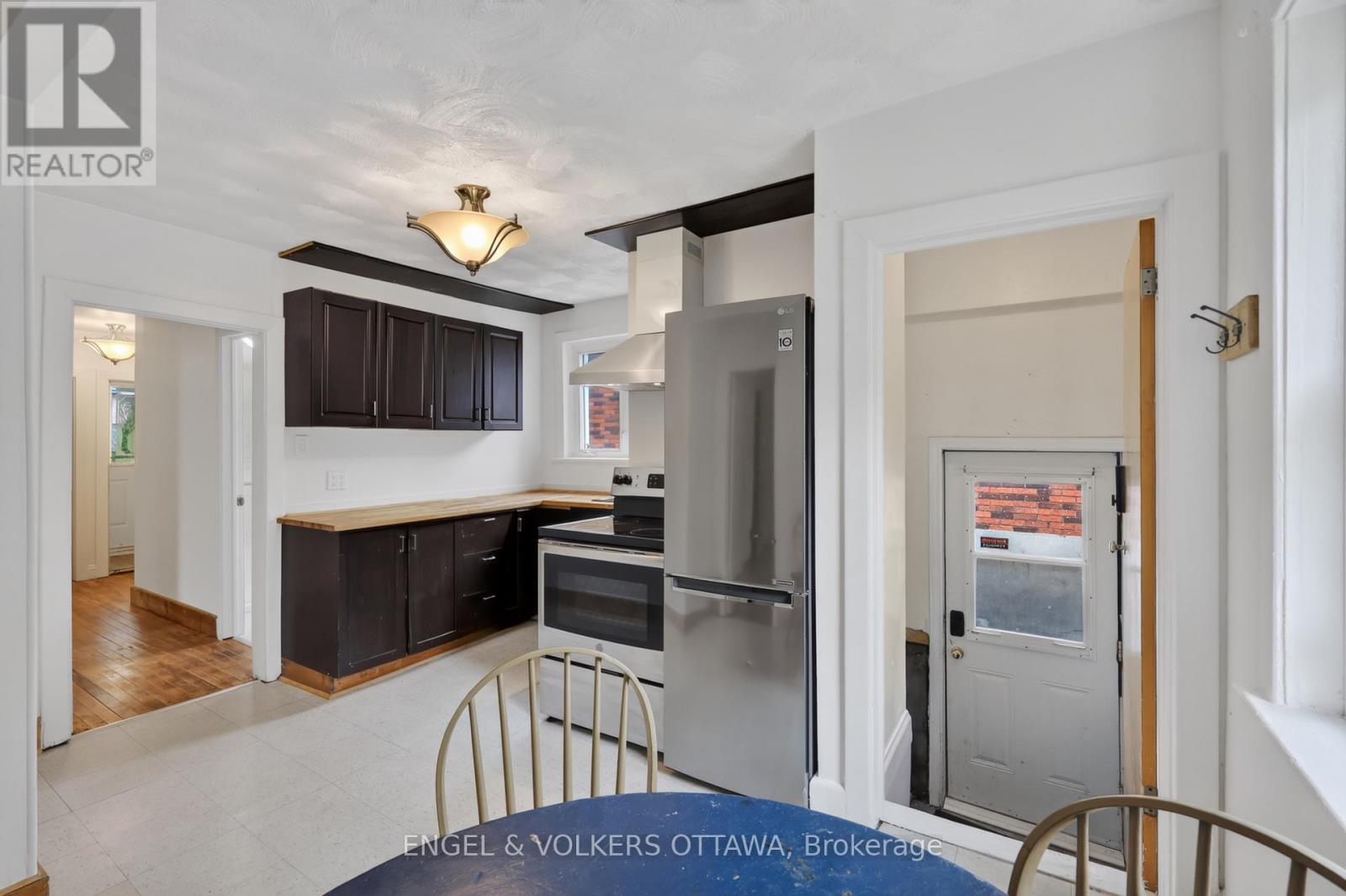 267 GRANVILLE STREET - 4
