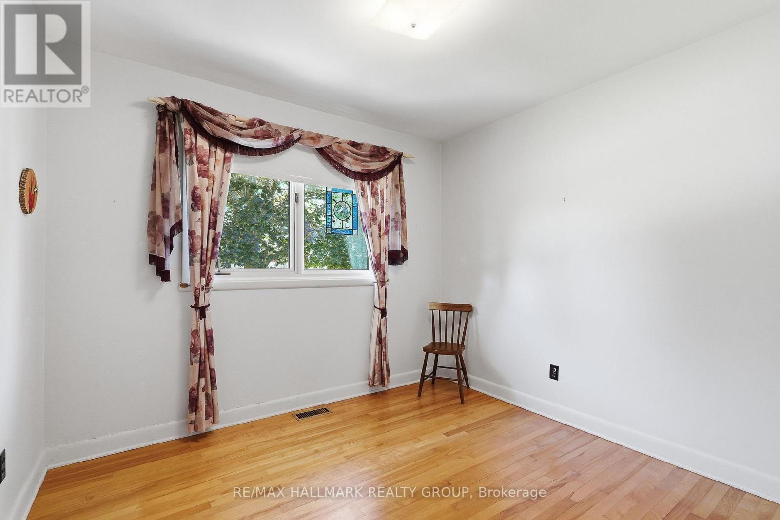 4 Bed, 2 Bath House for Sale in Ottawa – 507 SIROIS AVENUE, Ottawa – MLS# X13489356 - Image 15