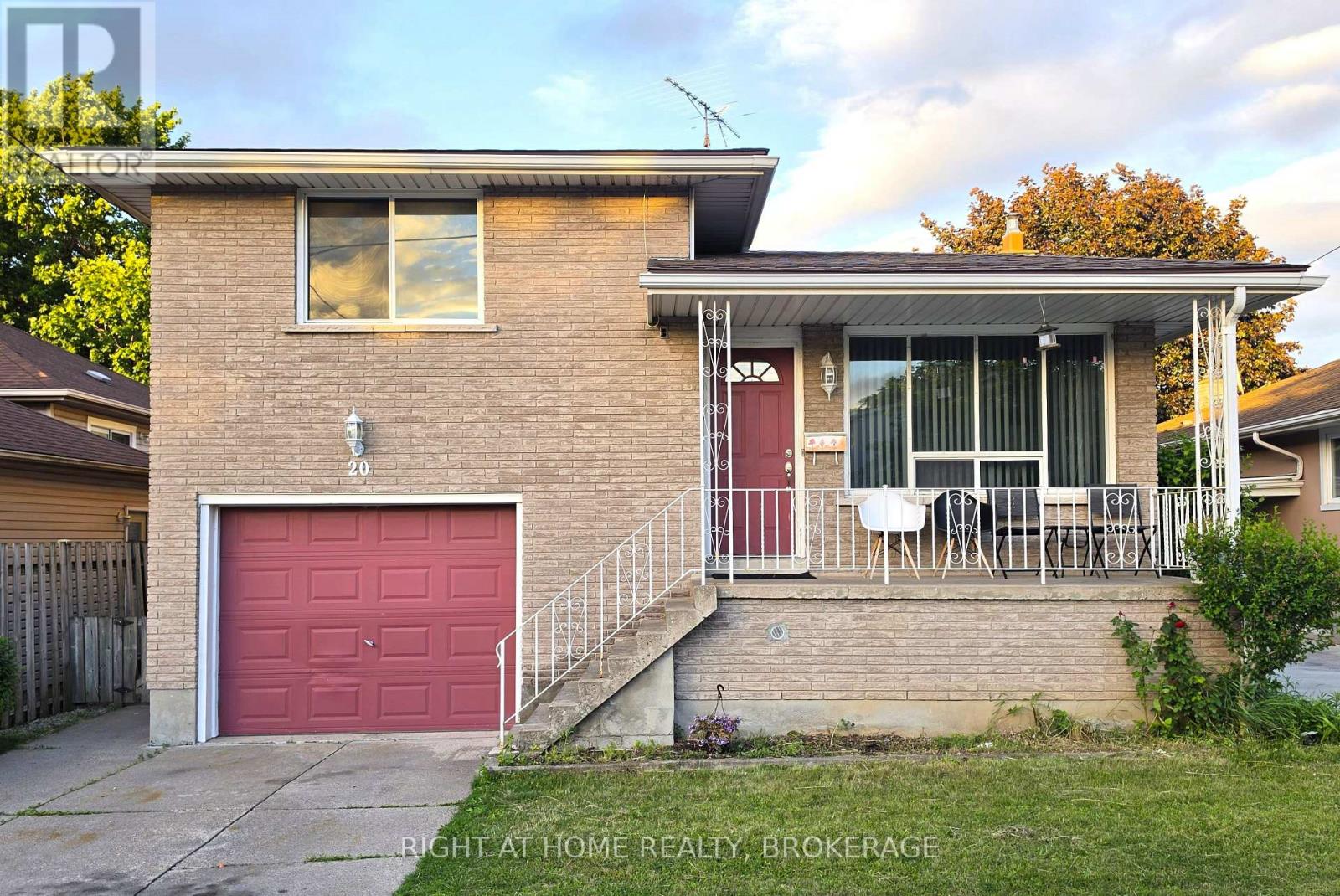 20 AUGUSTA AVENUE - 11