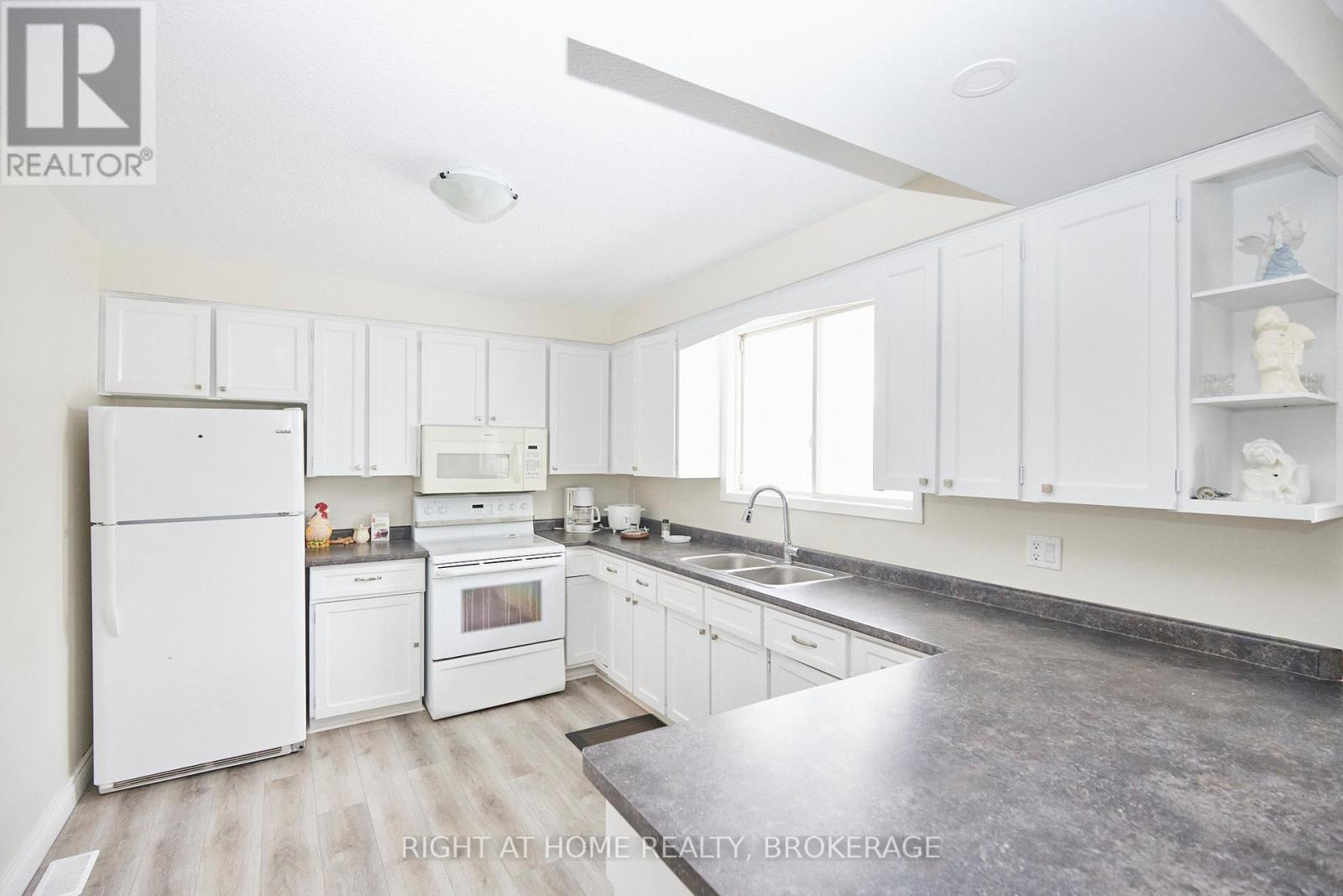 20 AUGUSTA AVENUE - 18
