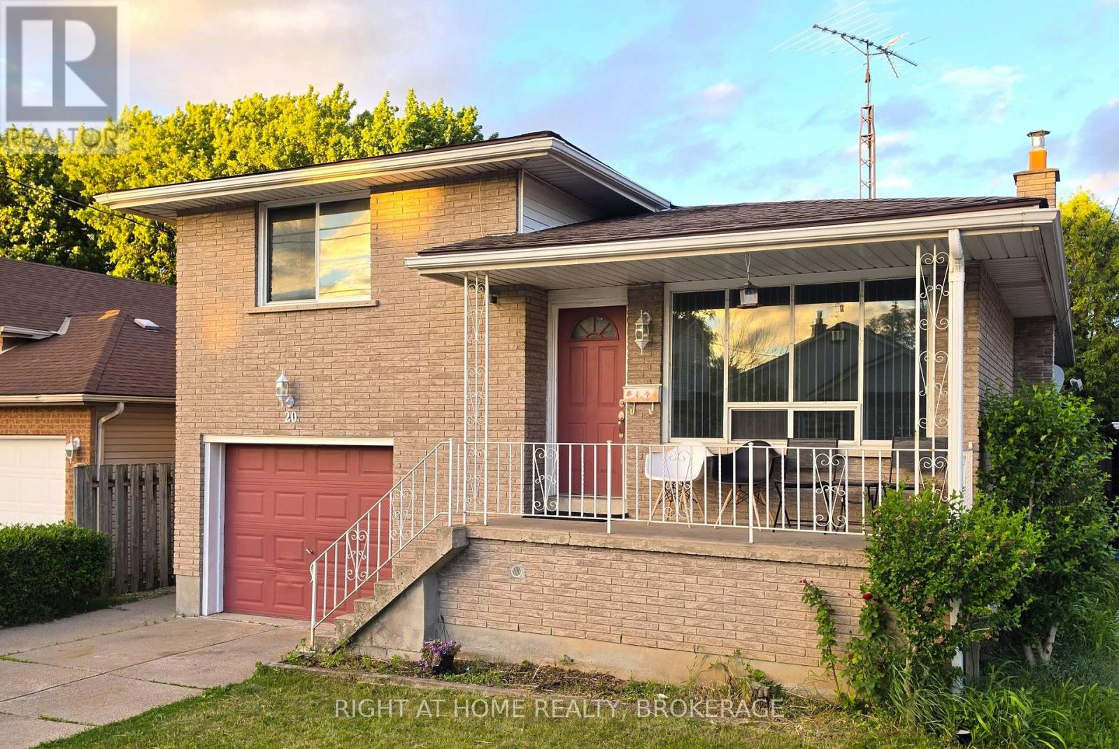 20 AUGUSTA AVENUE - 2