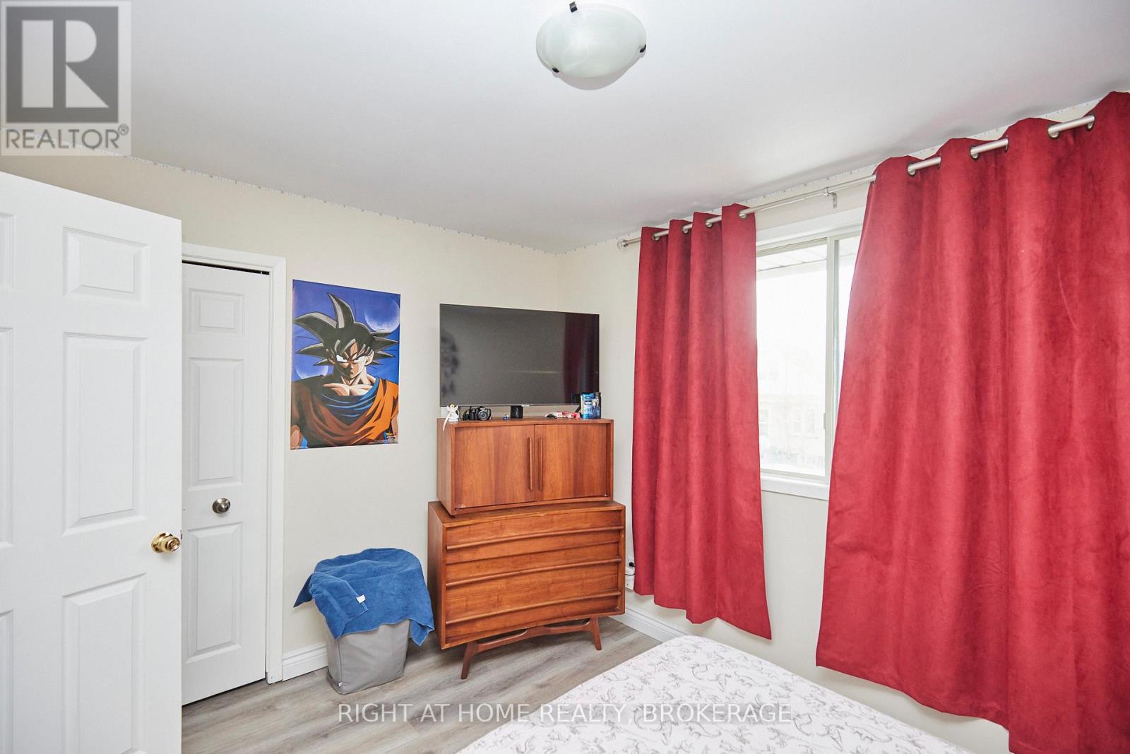20 AUGUSTA AVENUE - 23