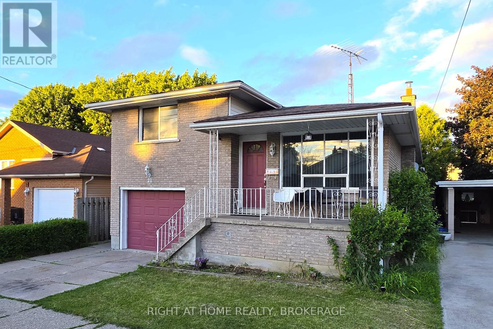 20 AUGUSTA AVENUE - 4
