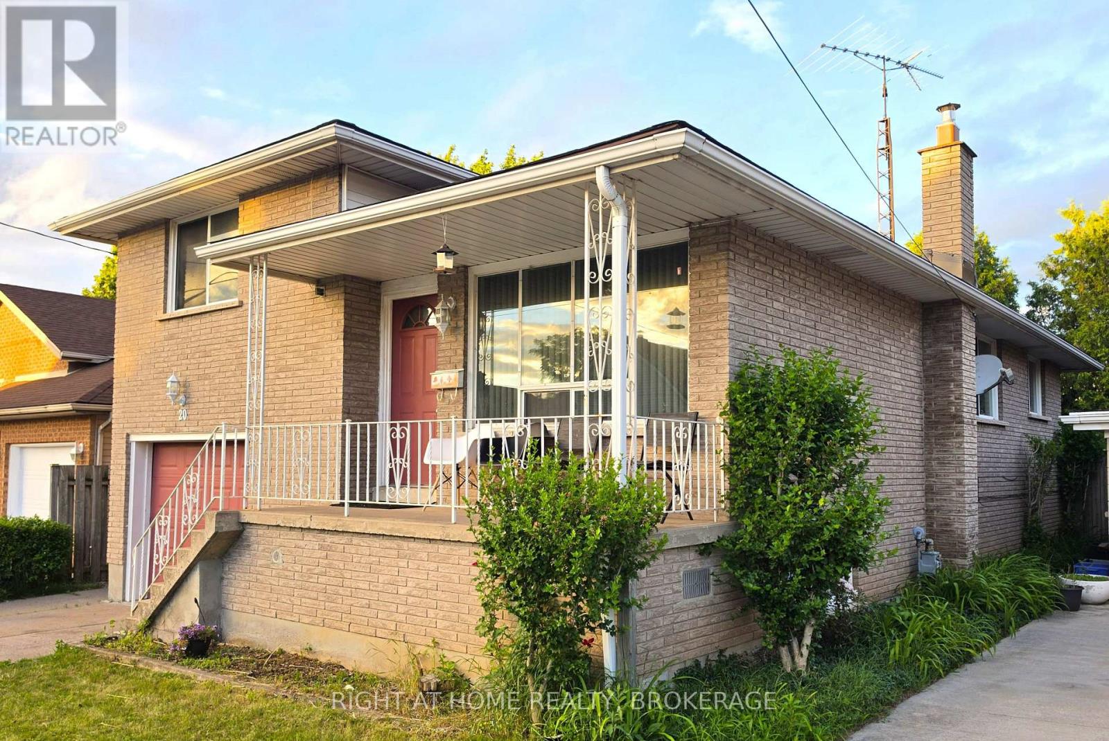 20 AUGUSTA AVENUE - 7