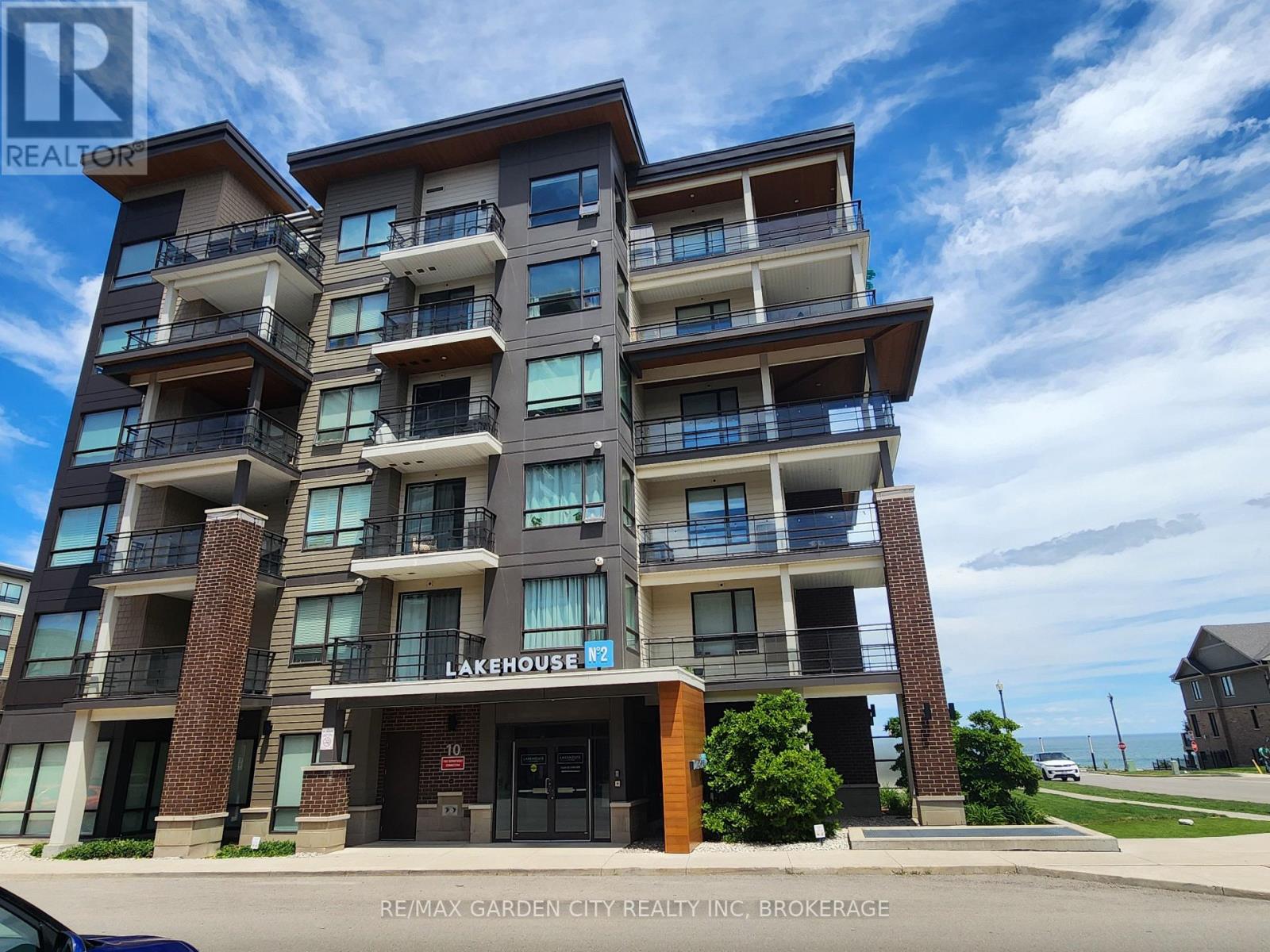 #206 10 ESPLANADE LANE - 1