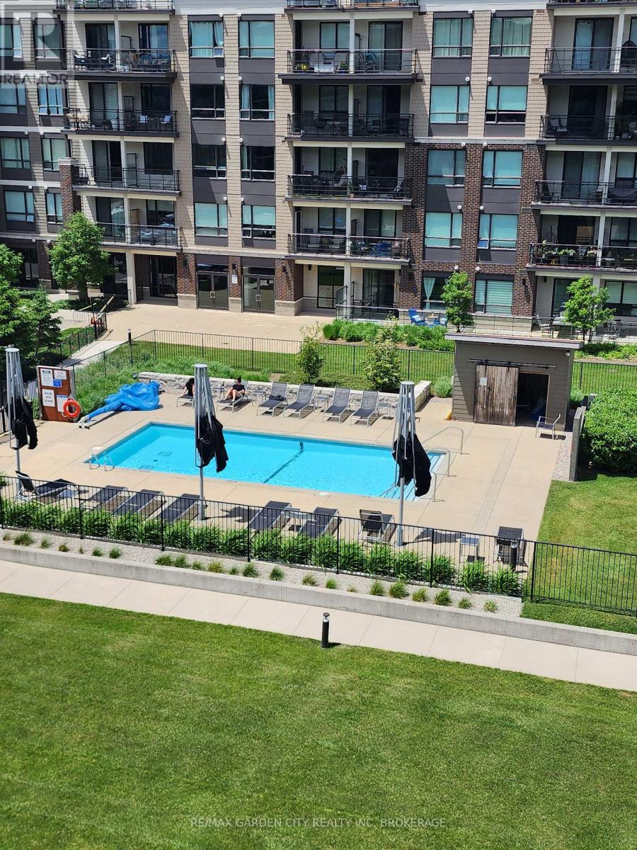 #206 10 ESPLANADE LANE - 14