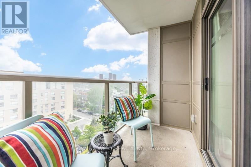 #704 812 LANSDOWNE AVENUE - 11