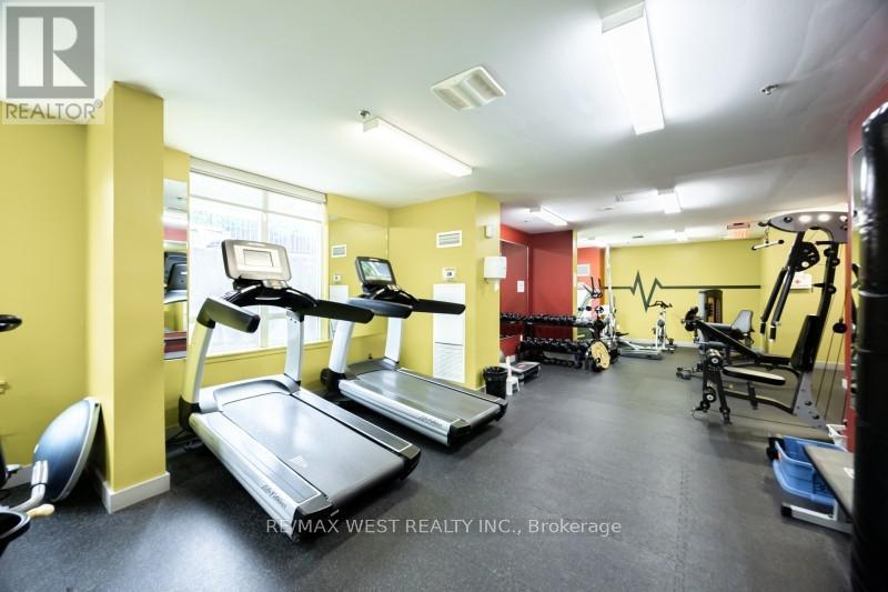 #704 812 LANSDOWNE AVENUE - 12