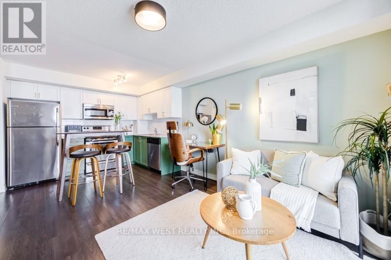 #704 812 LANSDOWNE AVENUE - 3