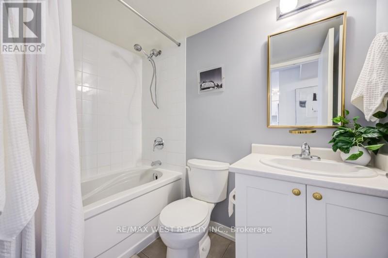 #704 812 LANSDOWNE AVENUE - 7