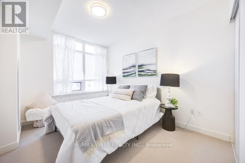 #704 812 LANSDOWNE AVENUE - 8