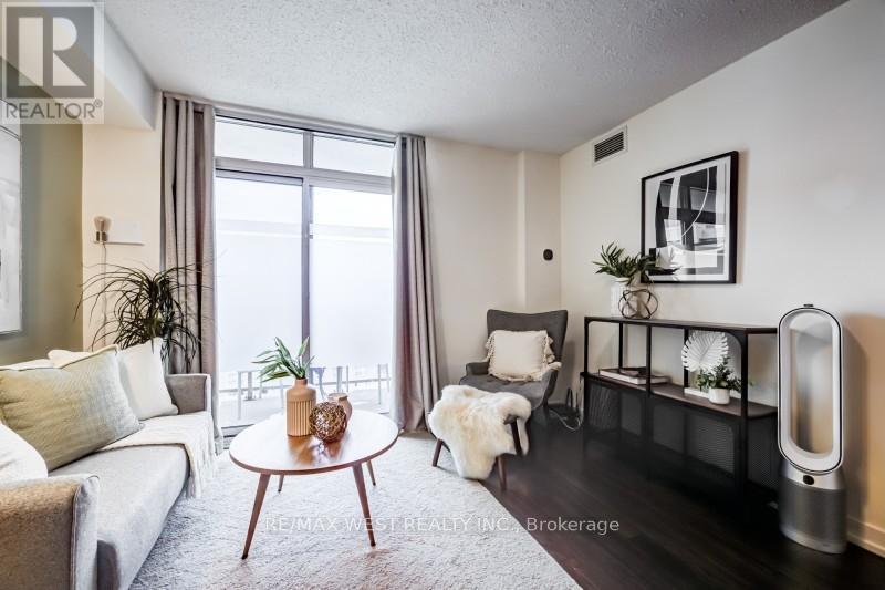 #704 812 LANSDOWNE AVENUE - 2