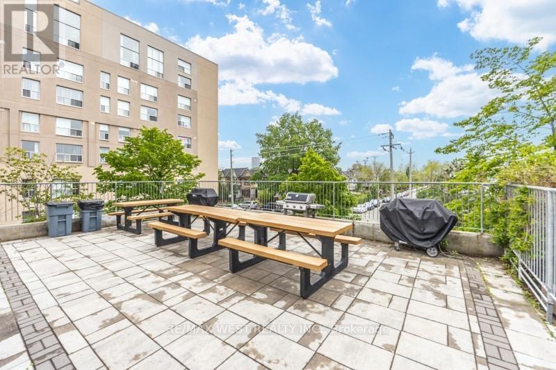 #704 812 LANSDOWNE AVENUE - 16