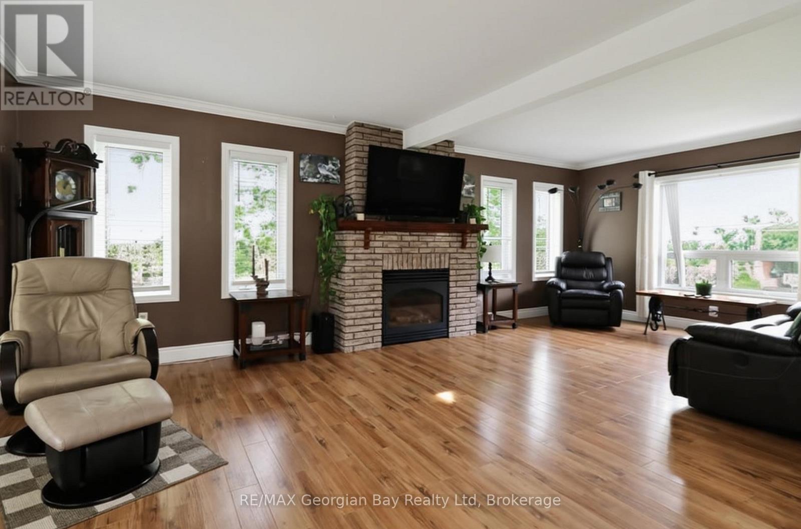 4 MOORE AVENUE - 16