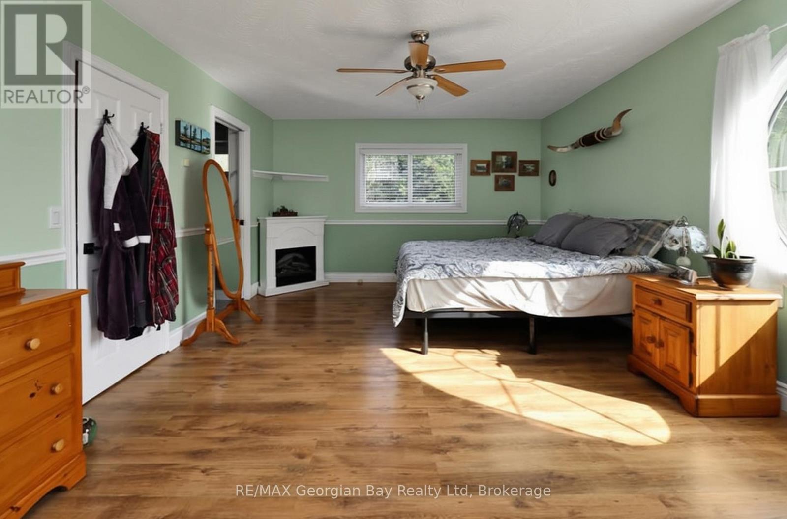4 MOORE AVENUE - 21