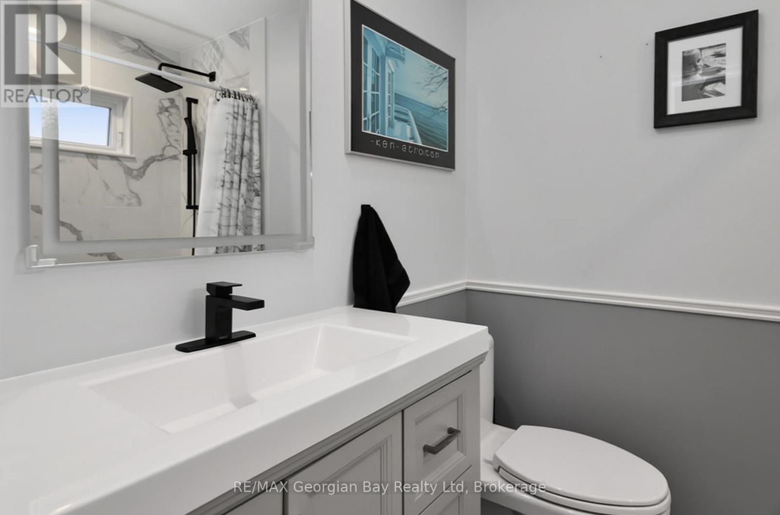 4 MOORE AVENUE - 23