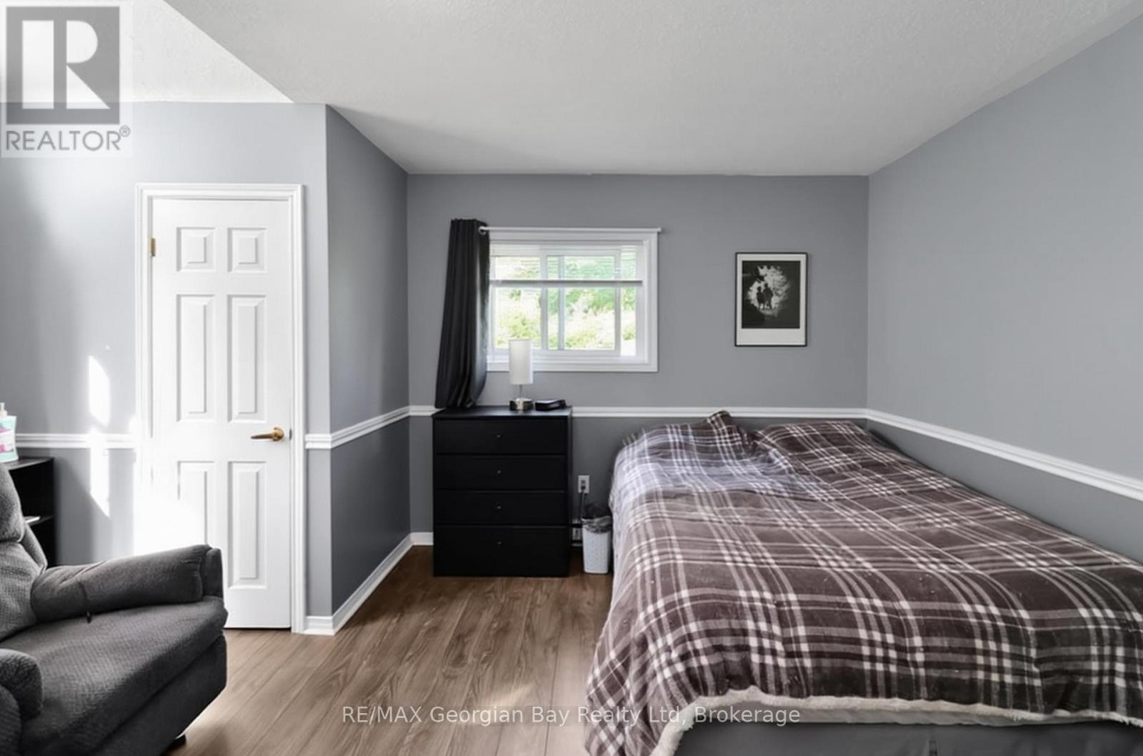 4 MOORE AVENUE - 24