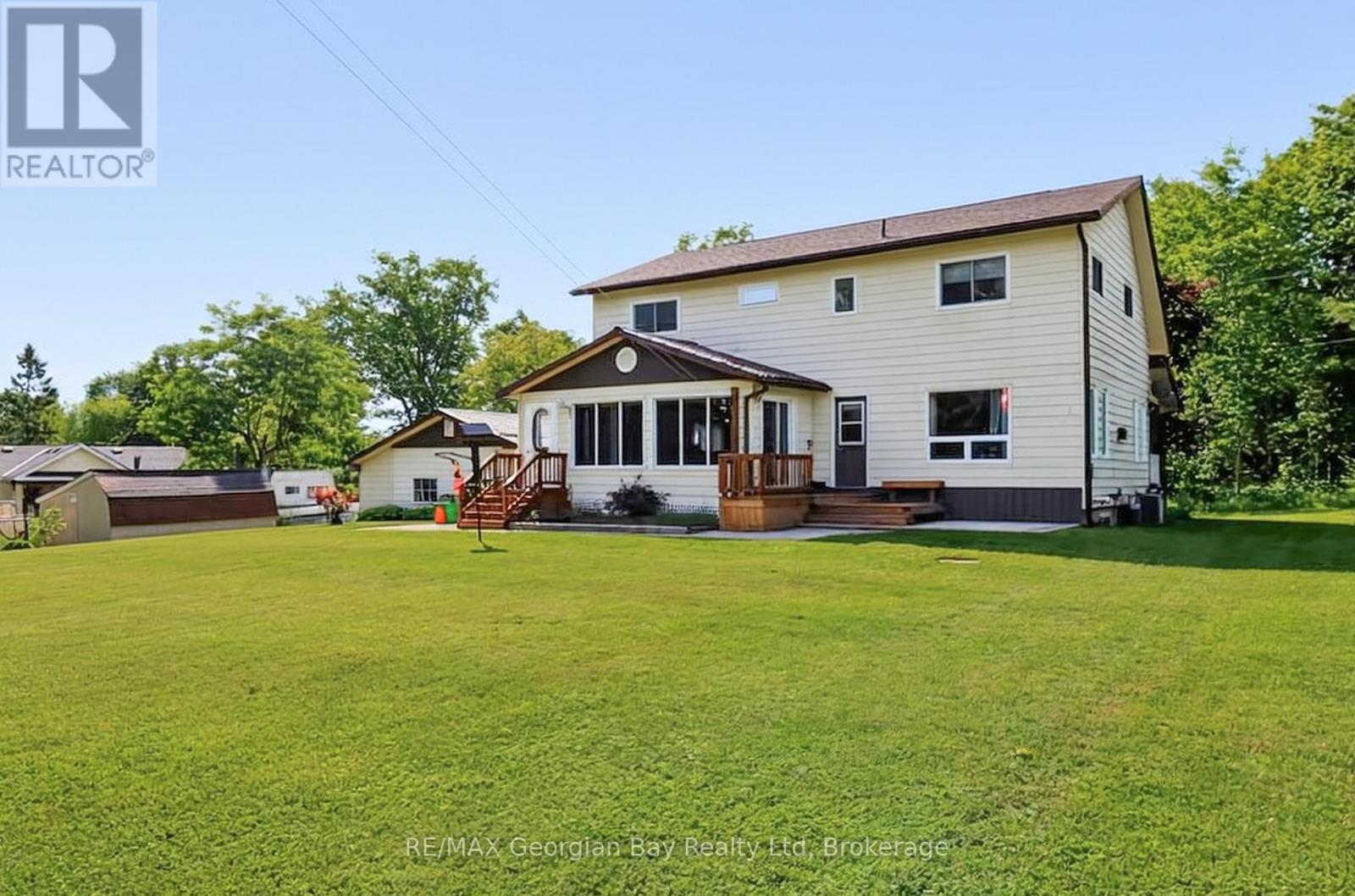 4 MOORE AVENUE - 32