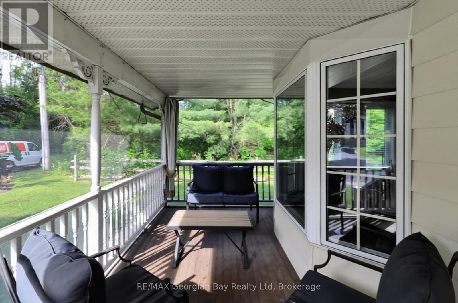 4 MOORE AVENUE - 34