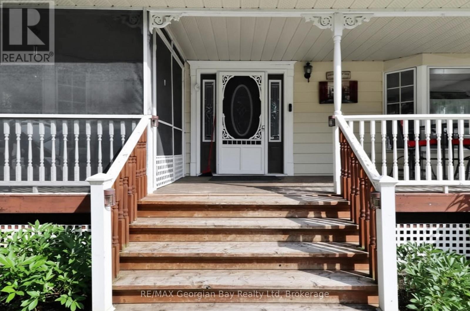 4 MOORE AVENUE - 4