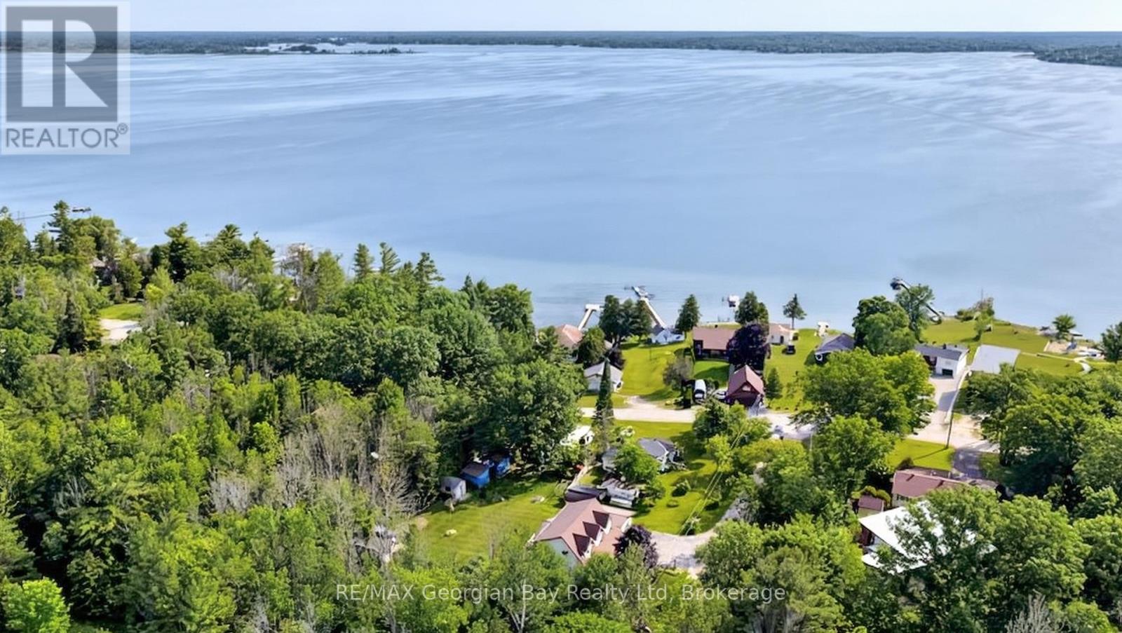 4 MOORE AVENUE - 40