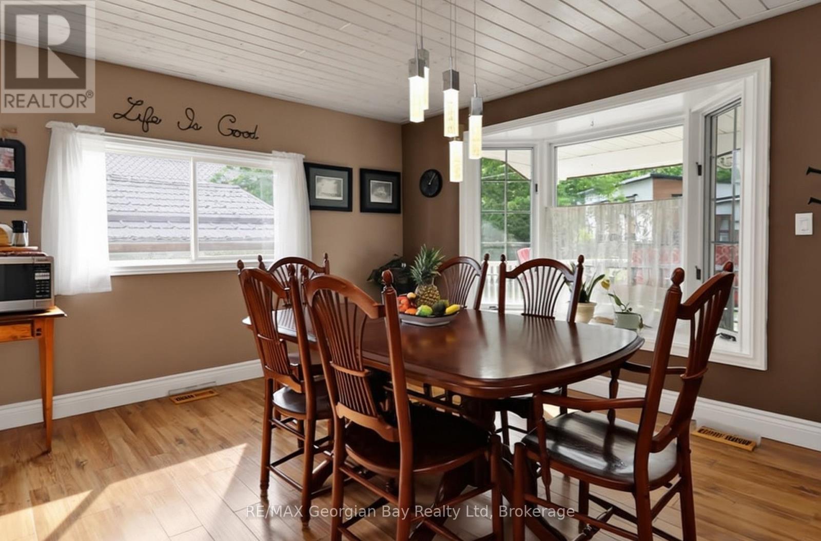 4 MOORE AVENUE - 8
