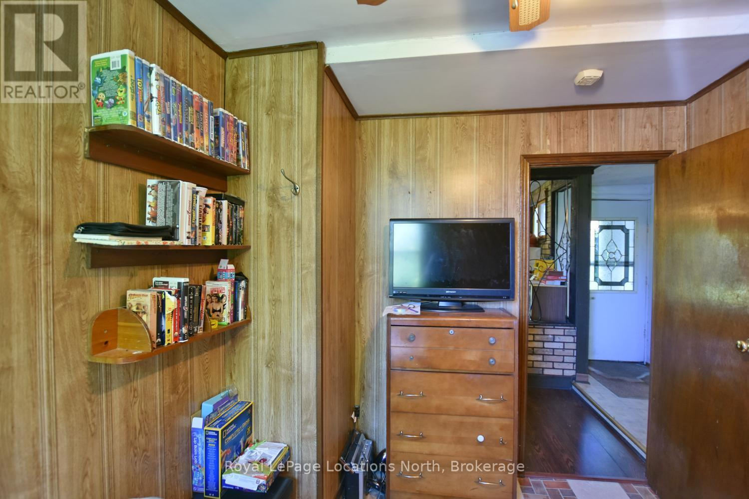20 MARILYN AVENUE N - 21