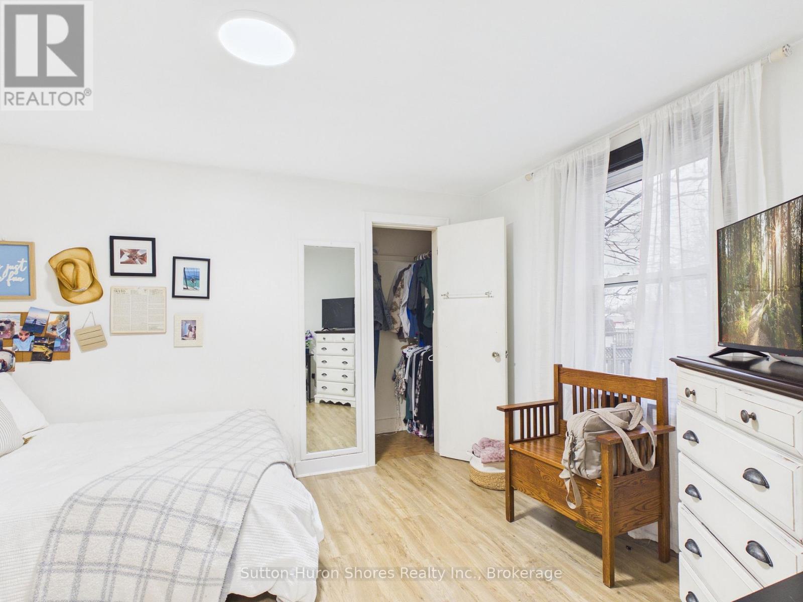 669 LOUIS STREET - 15