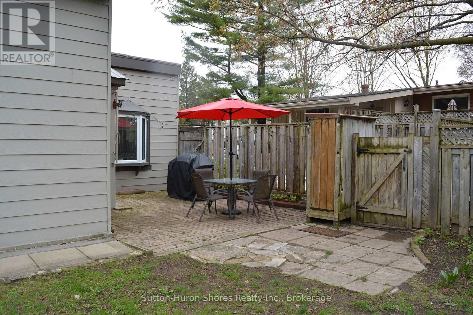 669 LOUIS STREET - 23